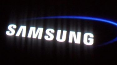 Samsung’tan Sıradışı Bir Kavisli Telefon Modeli Geliyor