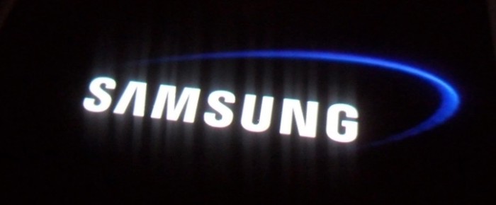 samsungtan siradisi bir kavisli telefon modeli geliyor